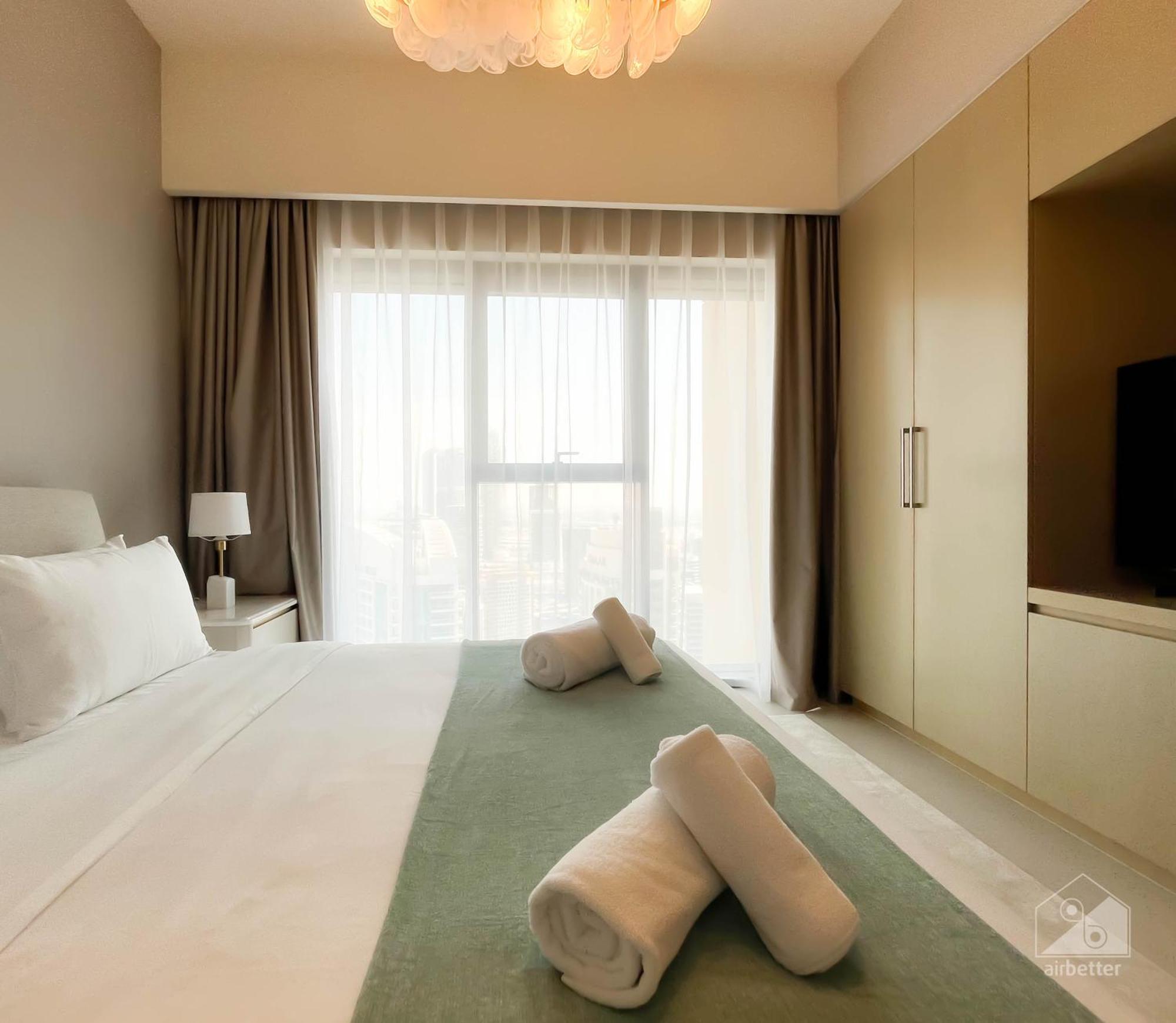 Burj Royale Luxury 1b Balcony & View Downtown Apartment Dubai