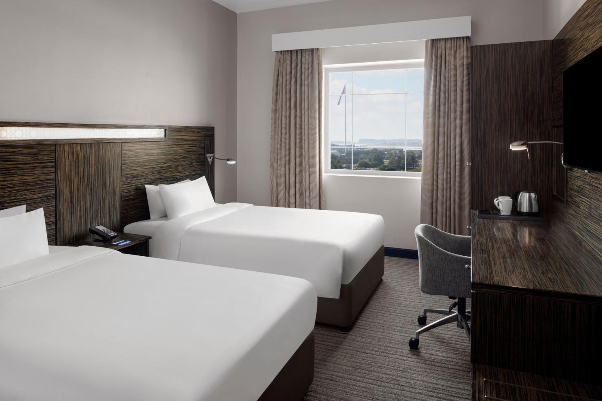 Hotel Holiday Express Dubai, Jumeirah By Ihg 3*