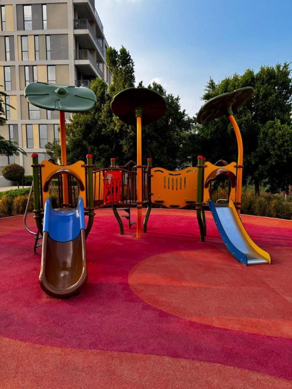Modern 1-bedroom In Family-friendly With Swimming Pool, Gym & Free Parking. Apartment *