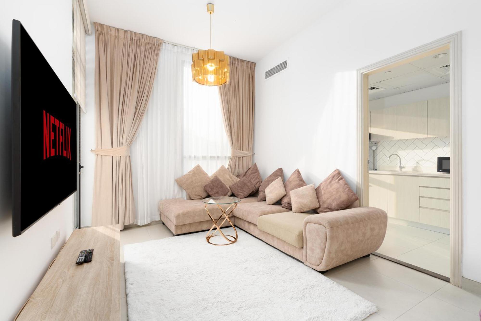 Modern 1-bedroom In Family-friendly With Swimming Pool, Gym & Free Parking. Dubai
