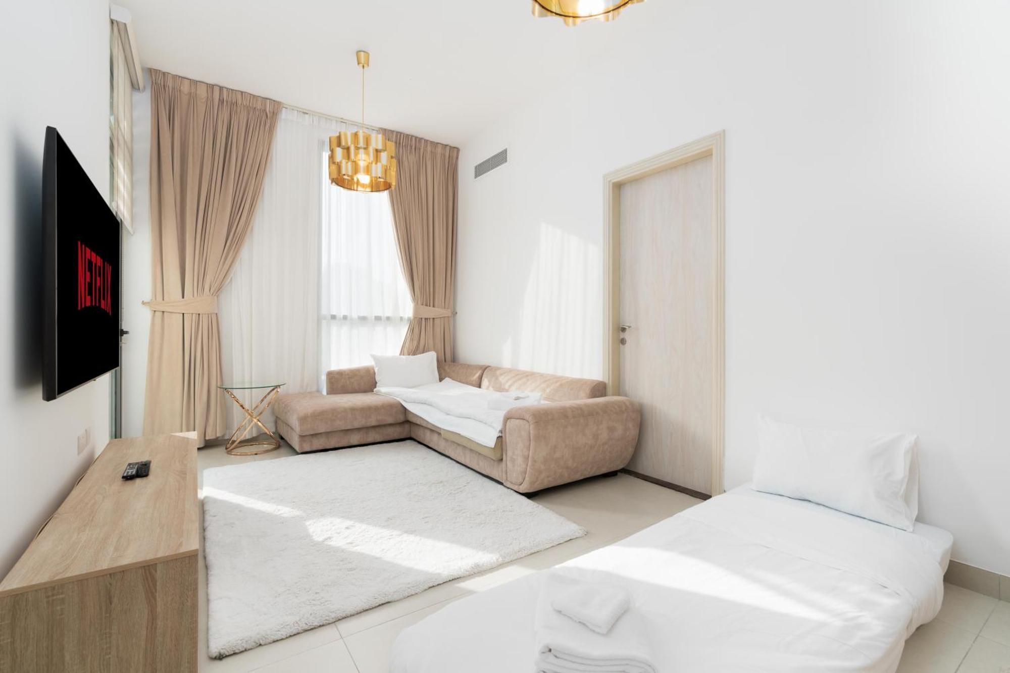 Modern 1-bedroom In Family-friendly With Swimming Pool, Gym & Free Parking. Apartment Dubai