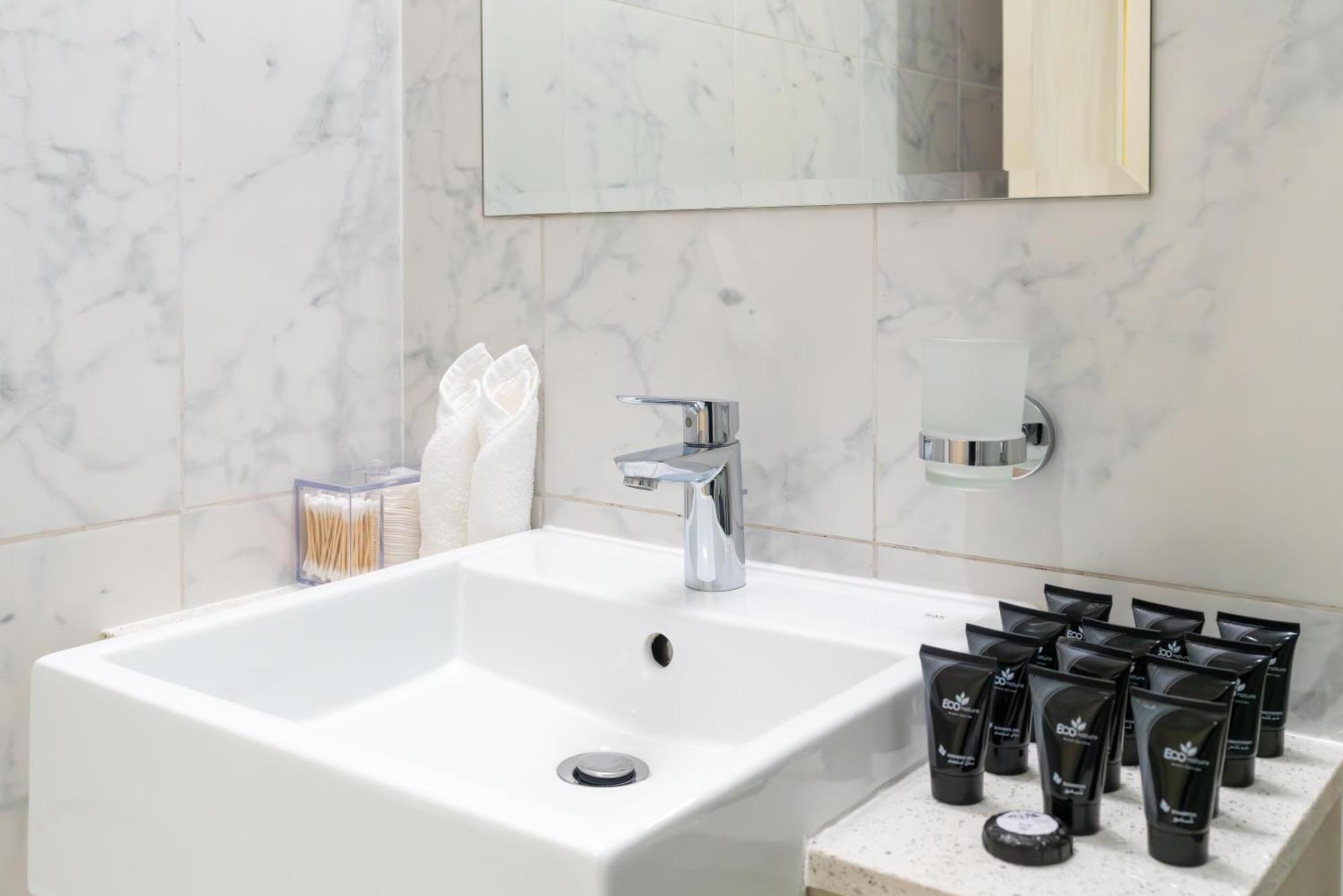 Modern 1-bedroom In Family-friendly With Swimming Pool, Gym & Free Parking.
