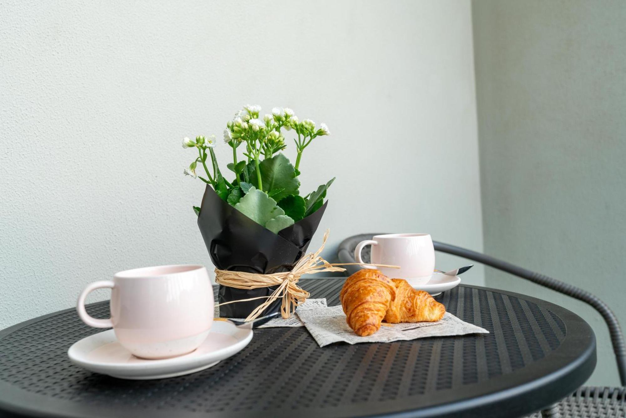 Modern 1-bedroom In Family-friendly With Swimming Pool, Gym & Free Parking. Apartment