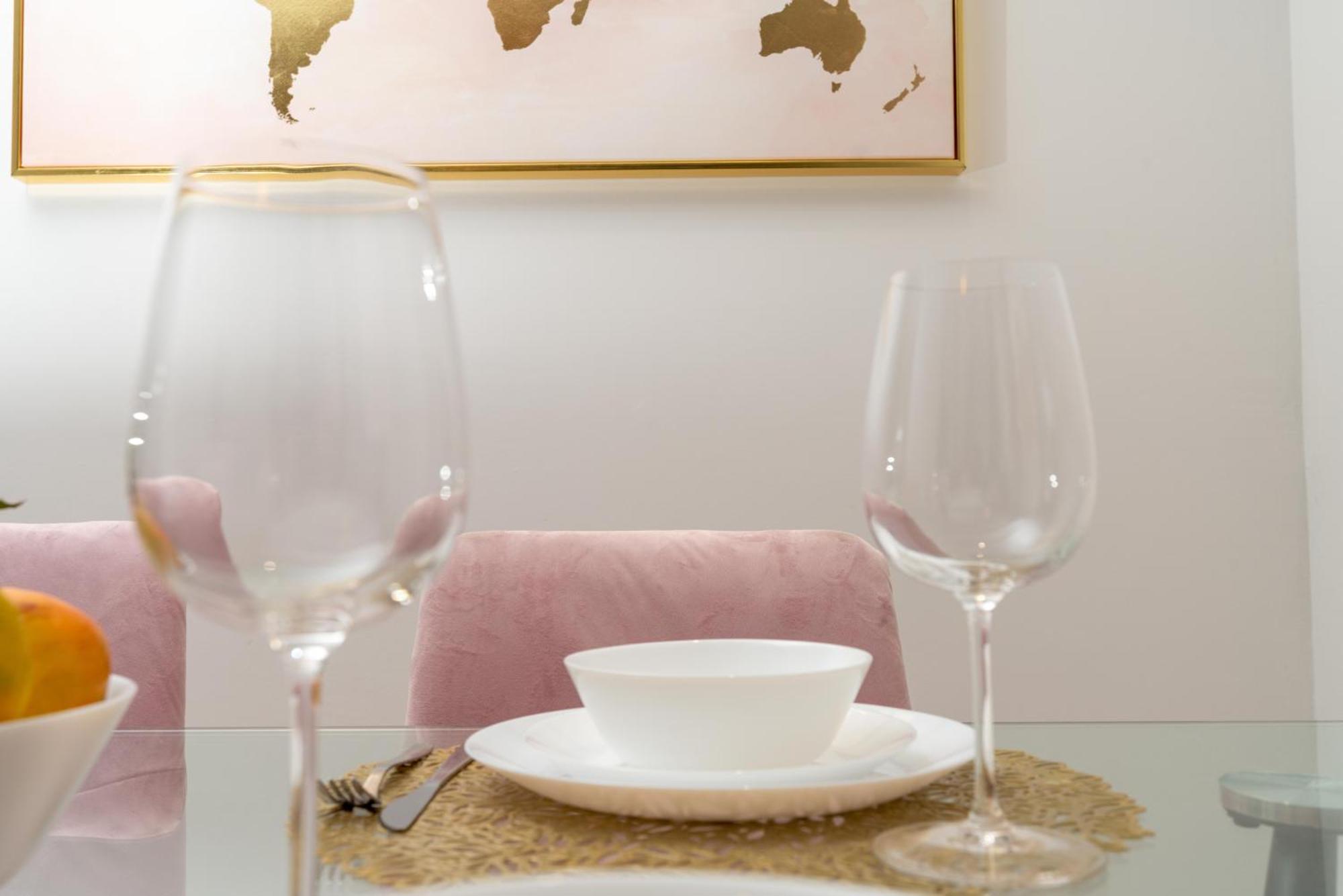 Apartment Modern 1-bedroom In Family-friendly With Swimming Pool, Gym & Free Parking.