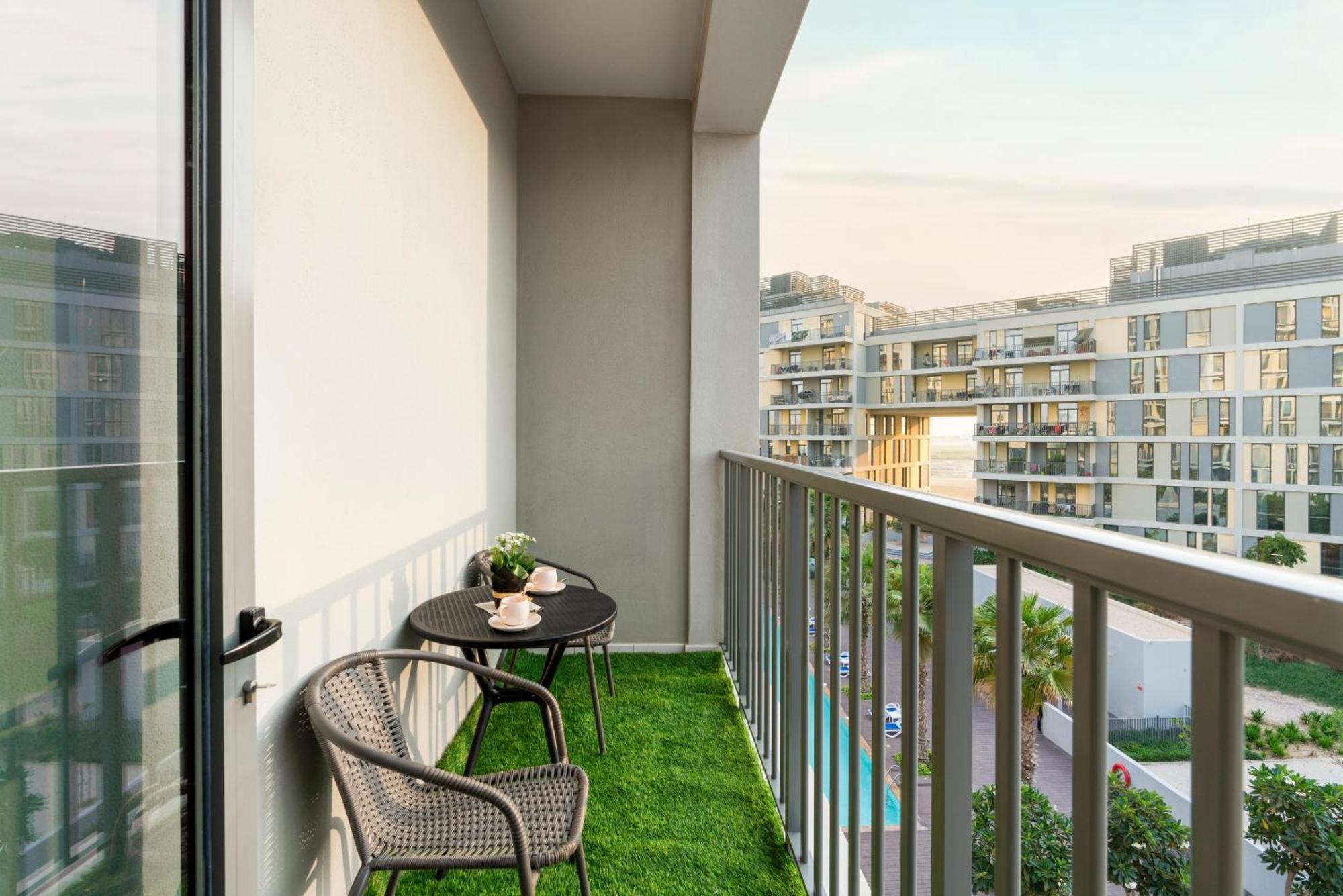 Modern 1-bedroom In Family-friendly With Swimming Pool, Gym & Free Parking. Apartment Dubai