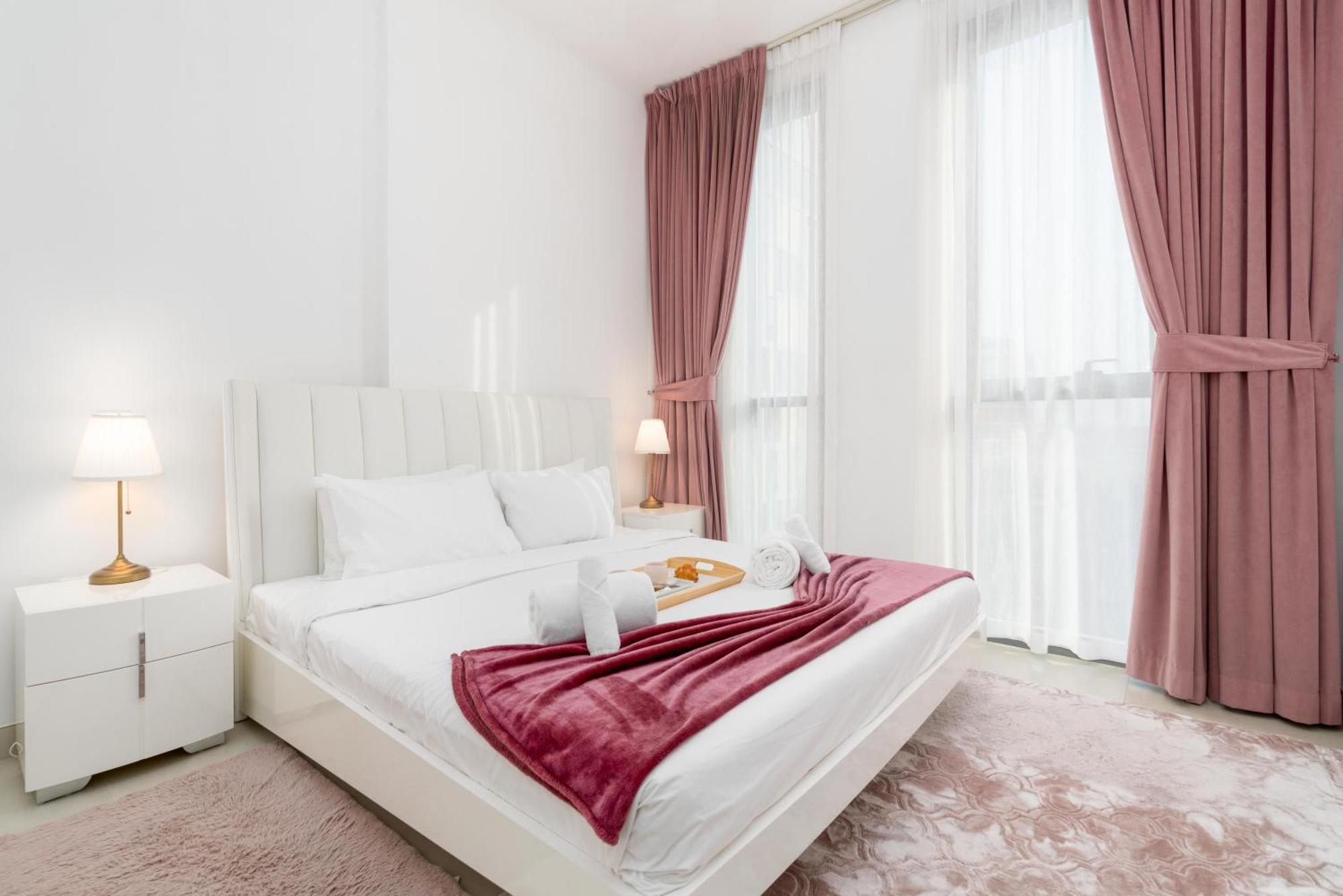 Modern 1-bedroom In Family-friendly With Swimming Pool, Gym & Free Parking. Apartment Dubai