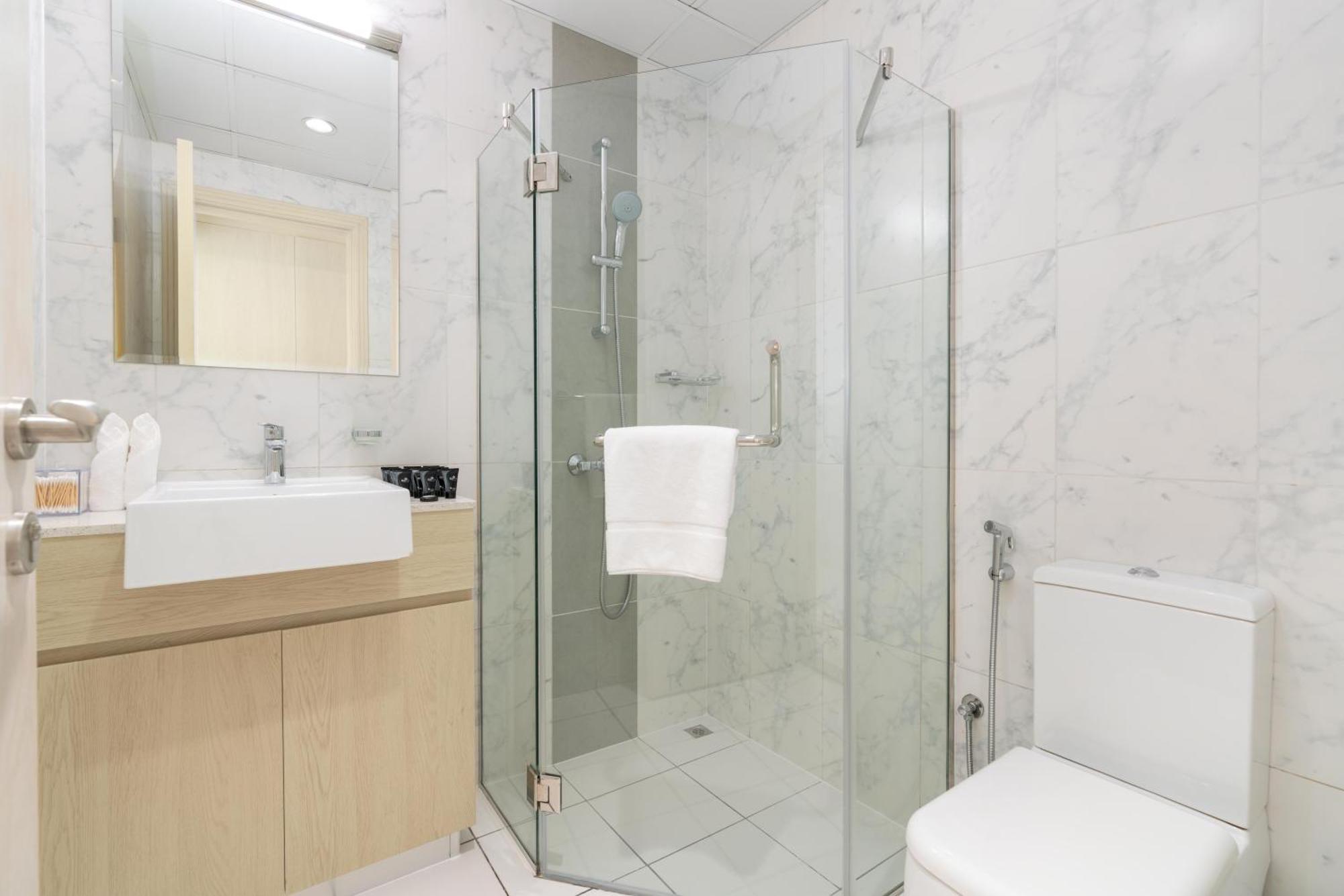 Apartment Modern 1-bedroom In Family-friendly With Swimming Pool, Gym & Free Parking. *