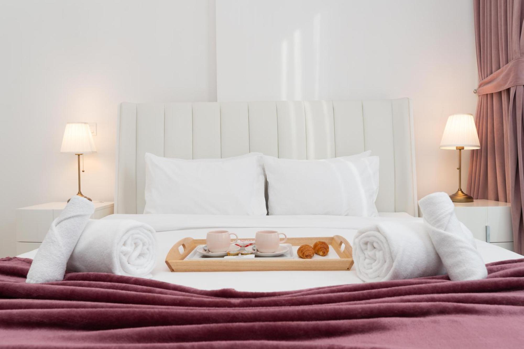 Apartment Modern 1-bedroom In Family-friendly With Swimming Pool, Gym & Free Parking. *