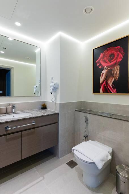 Stylish One Bedroom Next To Mall L Boulevard Apartment Dubai