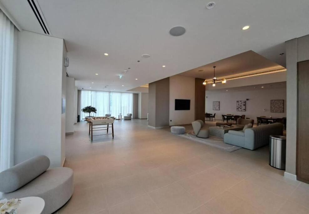 Stylish One Bedroom Next To Mall L Boulevard Dubai