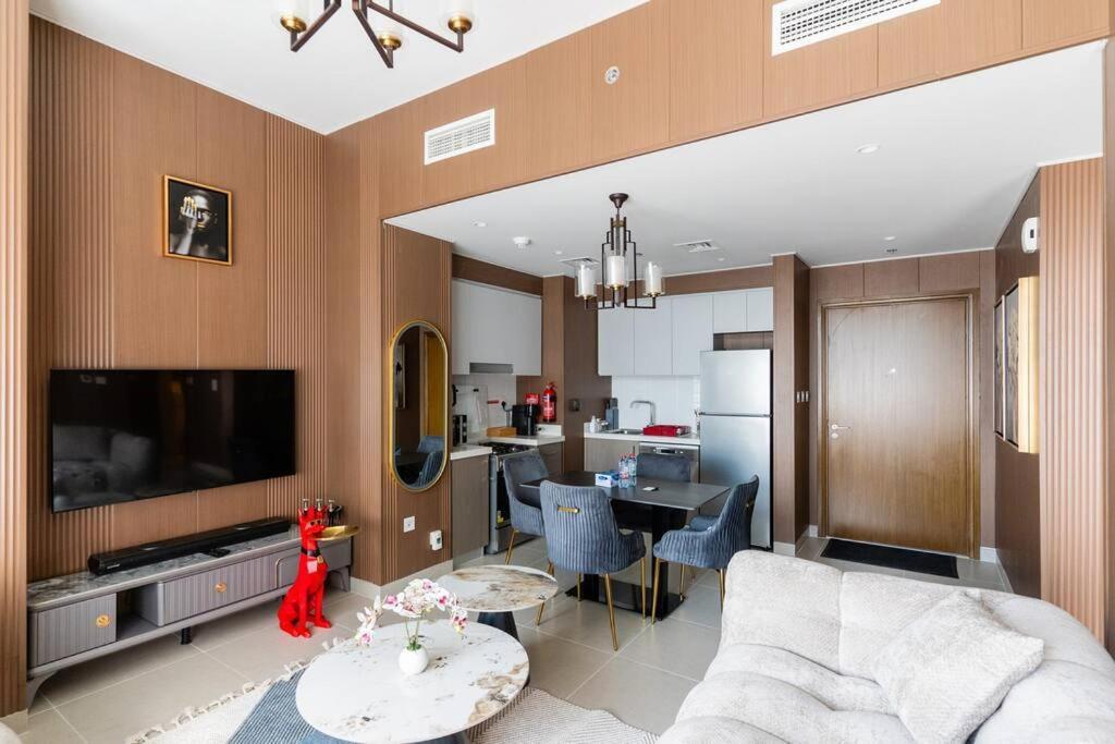 Apartment Stylish One Bedroom Next To Mall L Boulevard Dubai