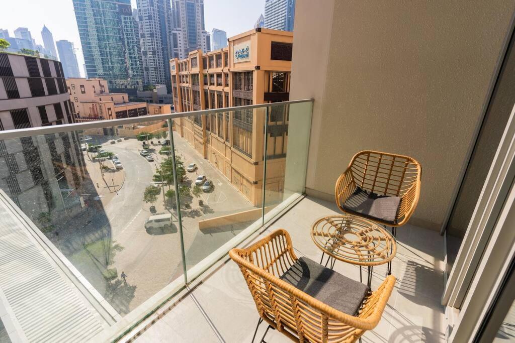 Apartment Stylish One Bedroom Next To Mall L Boulevard Dubai