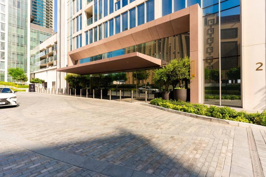 Stylish One Bedroom Next To Mall L Boulevard Apartment Dubai