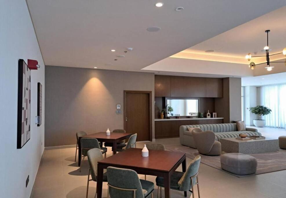 Stylish One Bedroom Next To Mall L Boulevard Apartment *