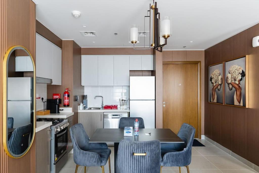 Stylish One Bedroom Next To Mall L Boulevard Apartment