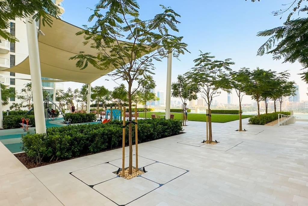 Beachfront Bliss - With Pool And Premium Amenities Apartment *