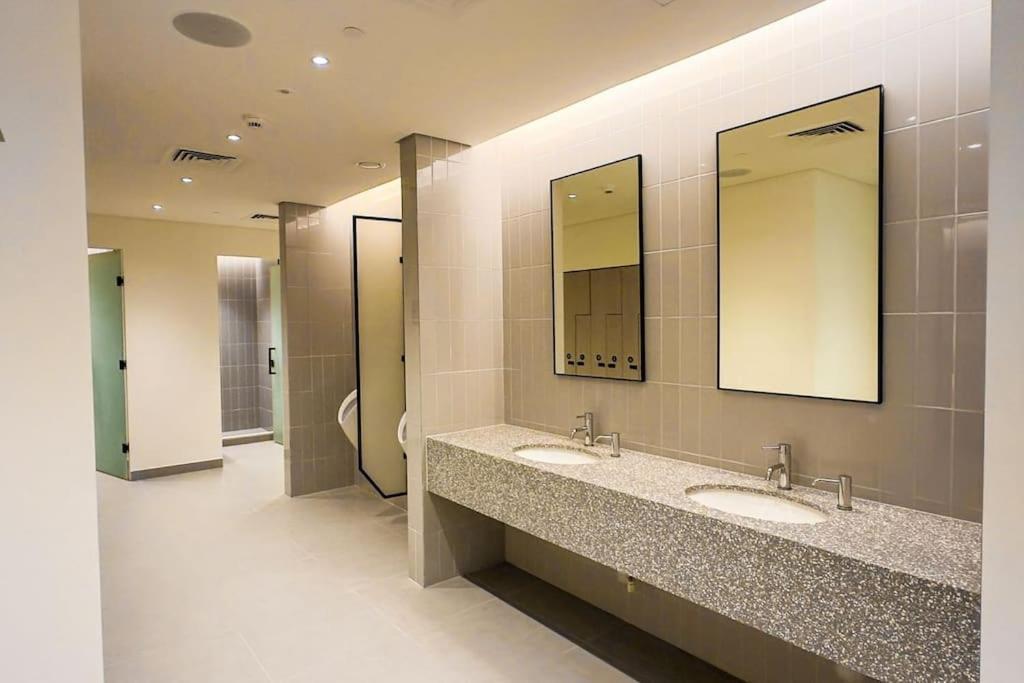 Beachfront Bliss - With Pool And Premium Amenities Apartment Dubai
