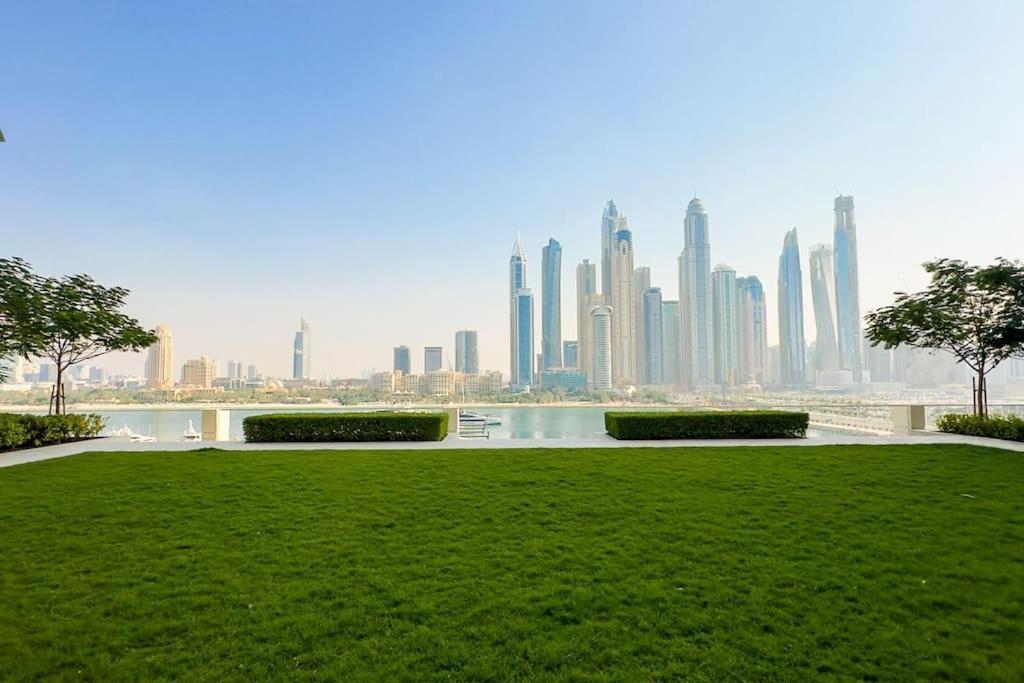 Beachfront Bliss - With Pool And Premium Amenities Apartment