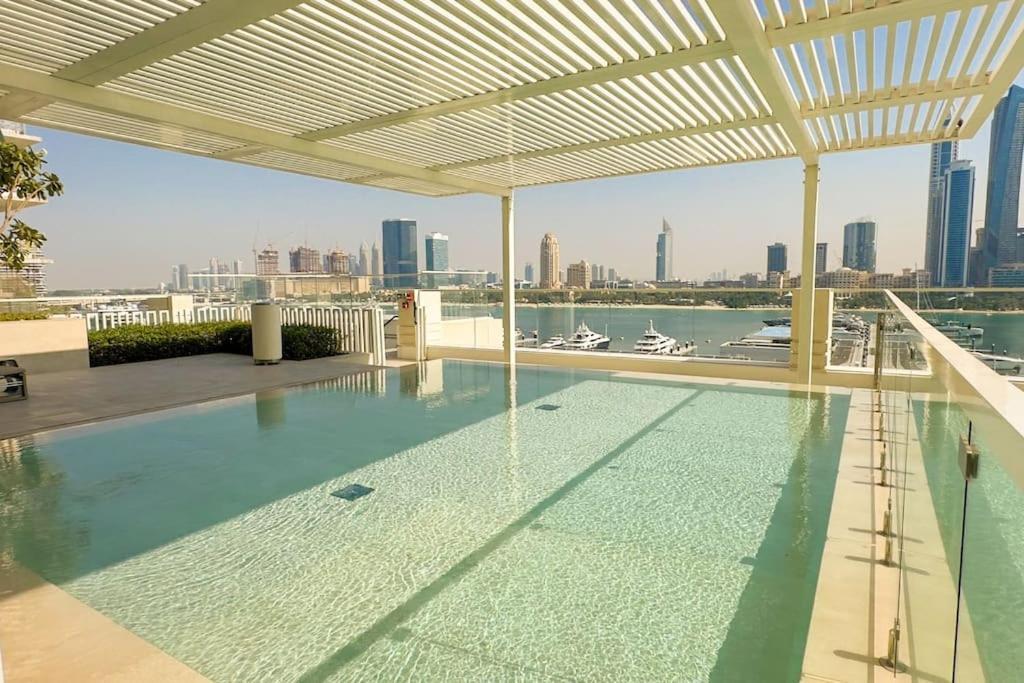 Beachfront Bliss - With Pool And Premium Amenities Apartment Dubai