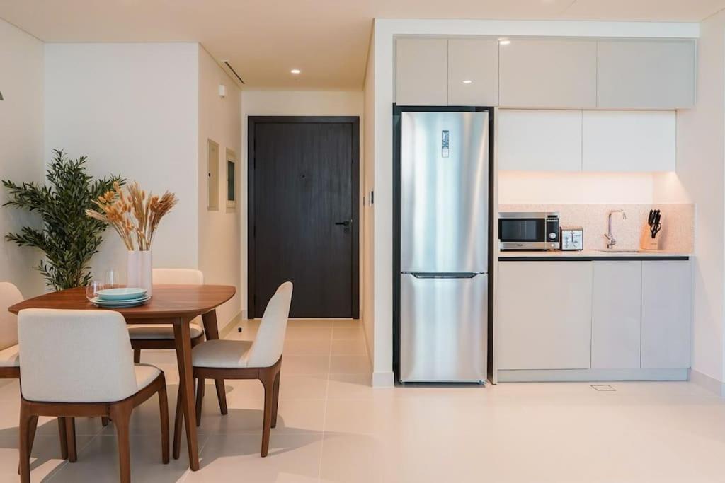 Apartment Beachfront Bliss - With Pool And Premium Amenities Dubai