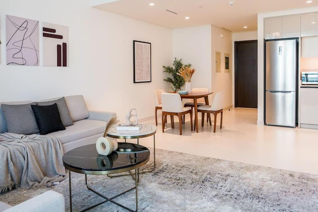 Beachfront Bliss - With Pool And Premium Amenities Apartment