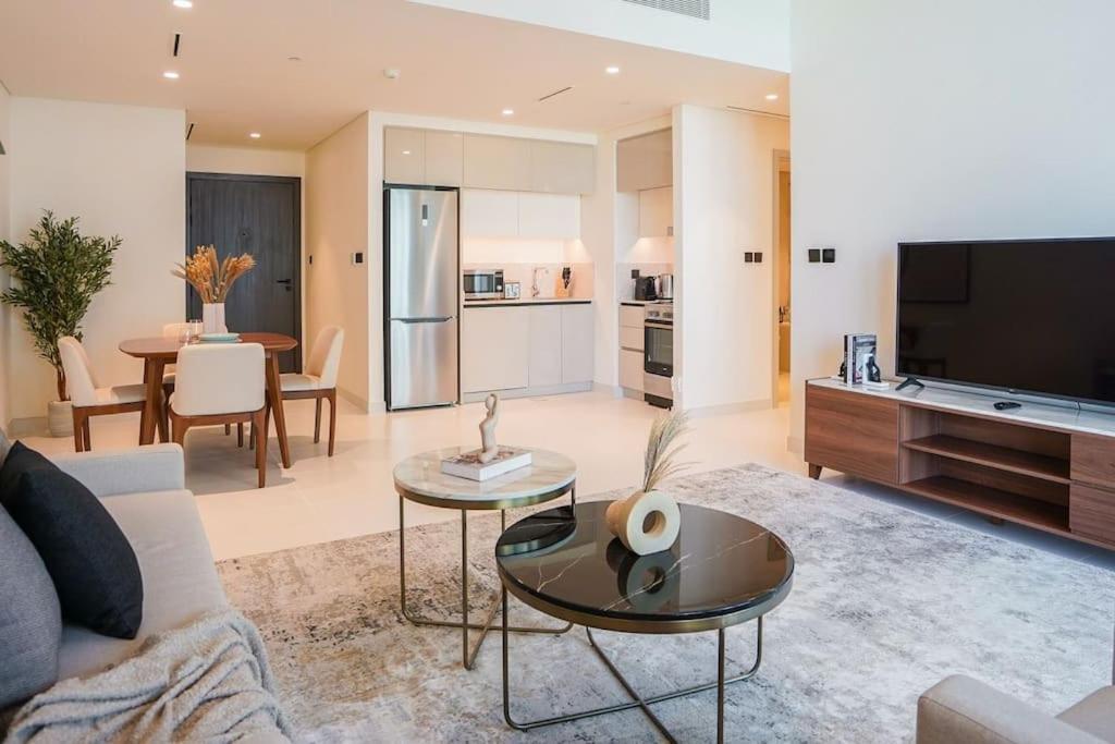 Apartment Beachfront Bliss - With Pool And Premium Amenities Dubai