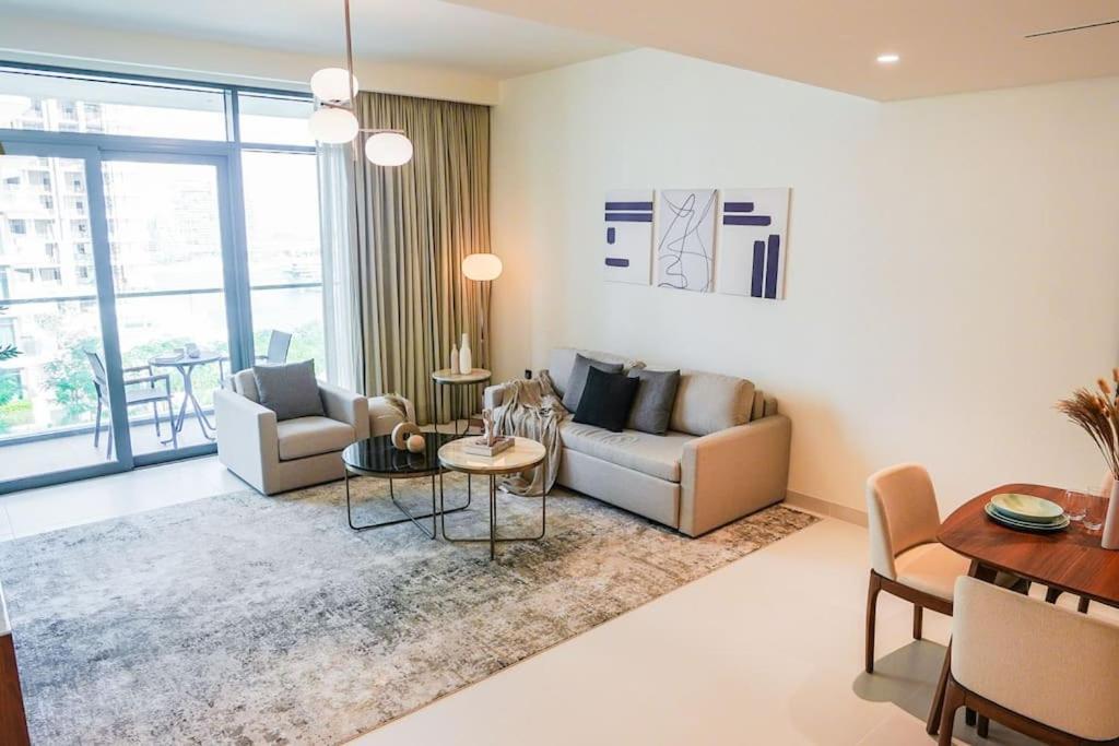 Beachfront Bliss - With Pool And Premium Amenities Apartment *