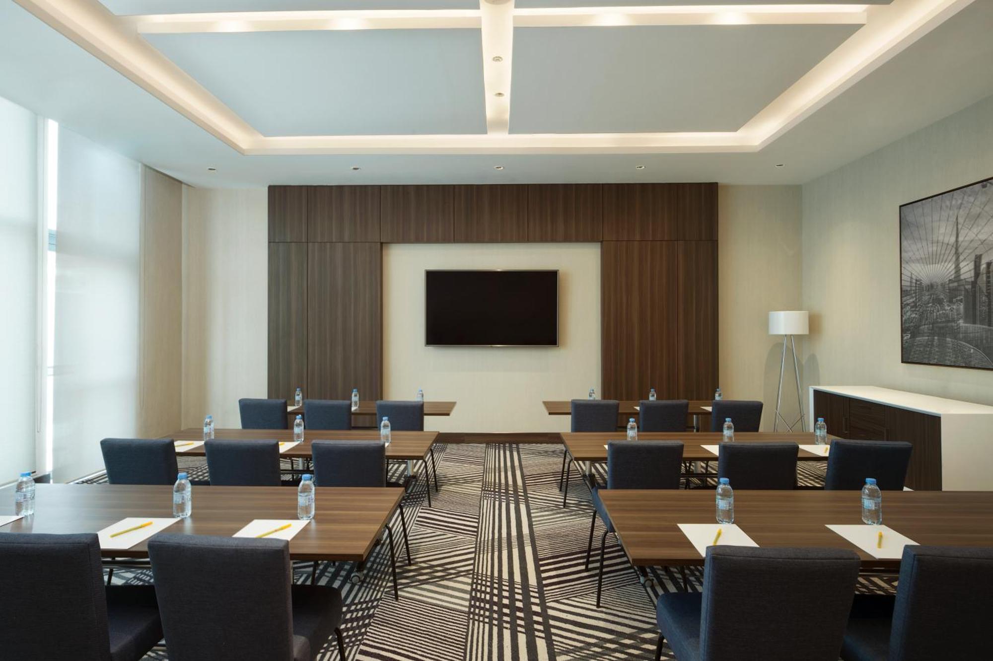 Hampton By Hilton Airport