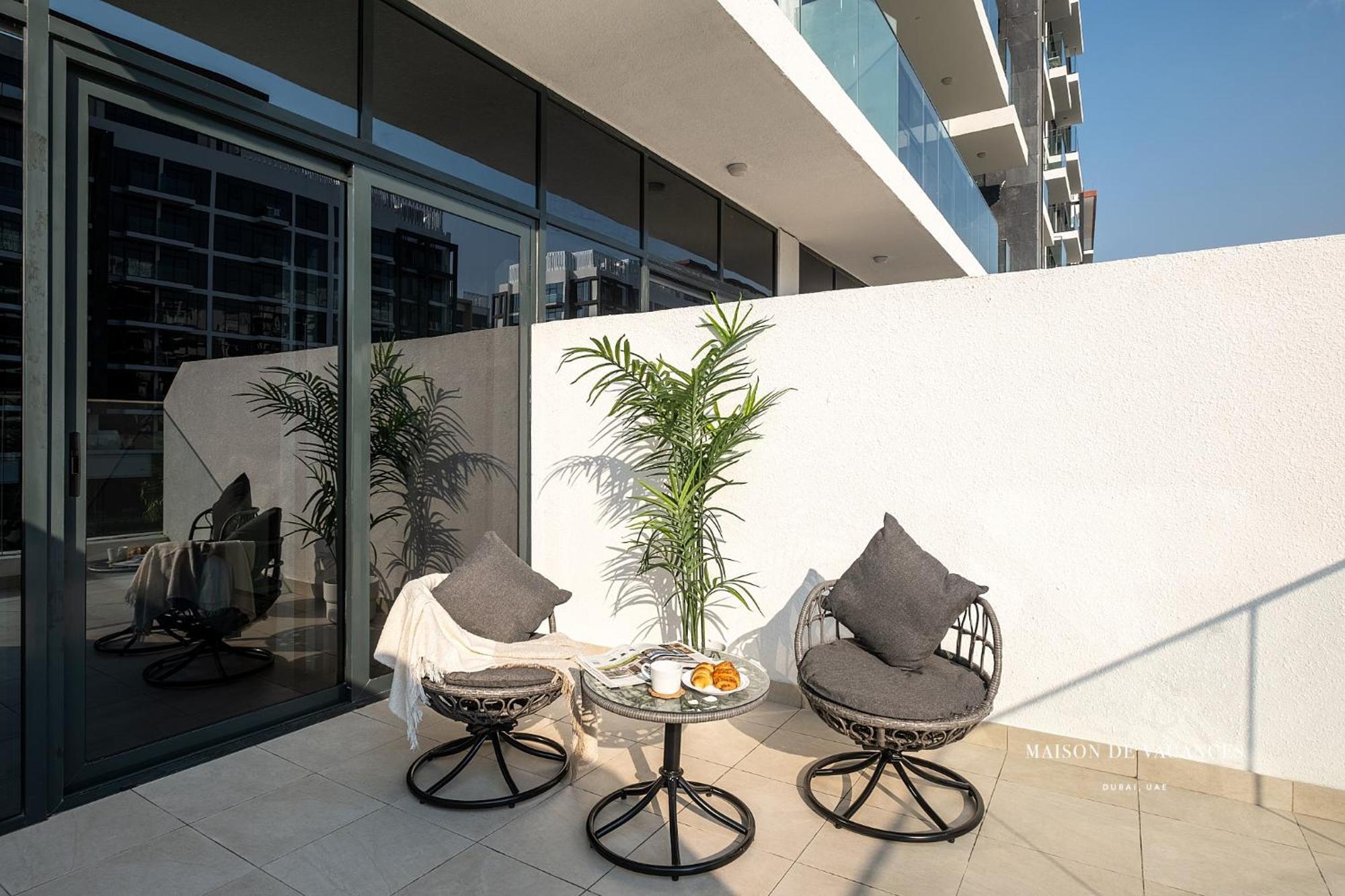 10mins From Mall With A Large Balcony Apartment