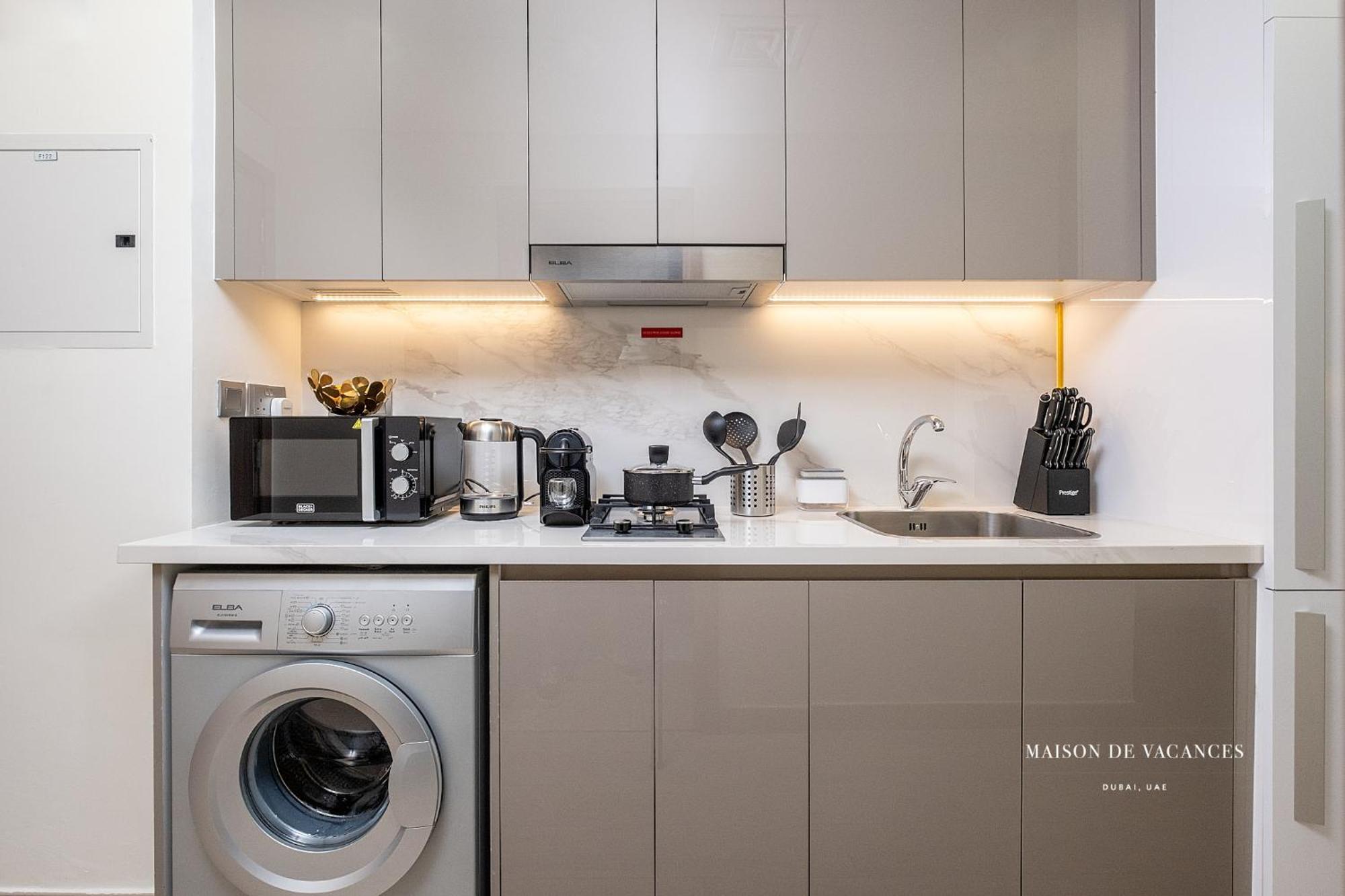 Apartment 10mins From Mall With A Large Balcony Dubai