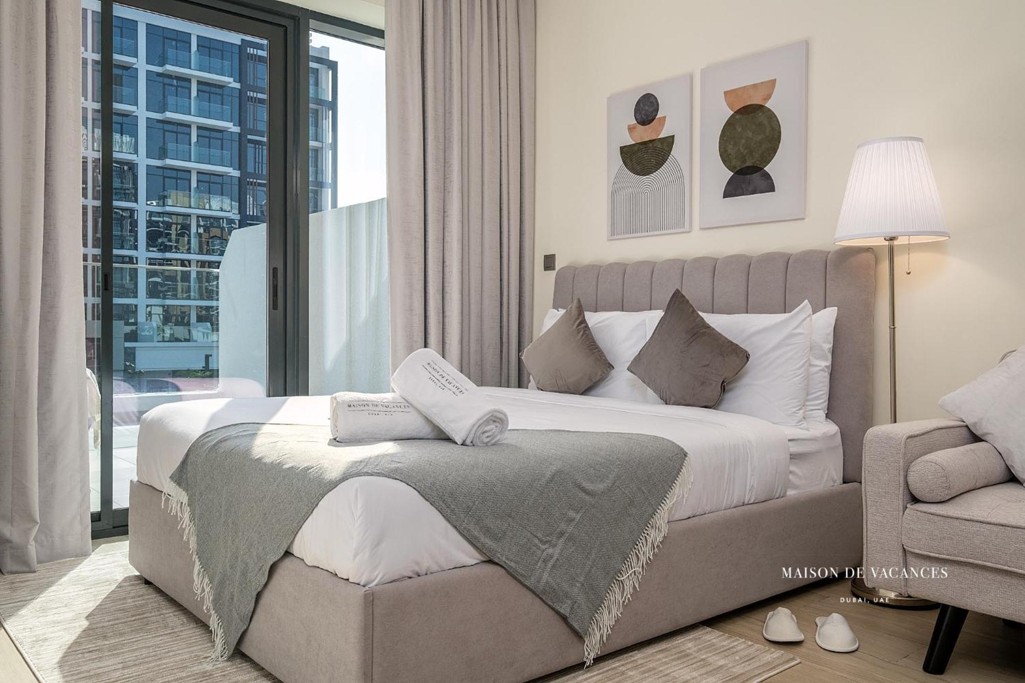 10mins From Mall With A Large Balcony