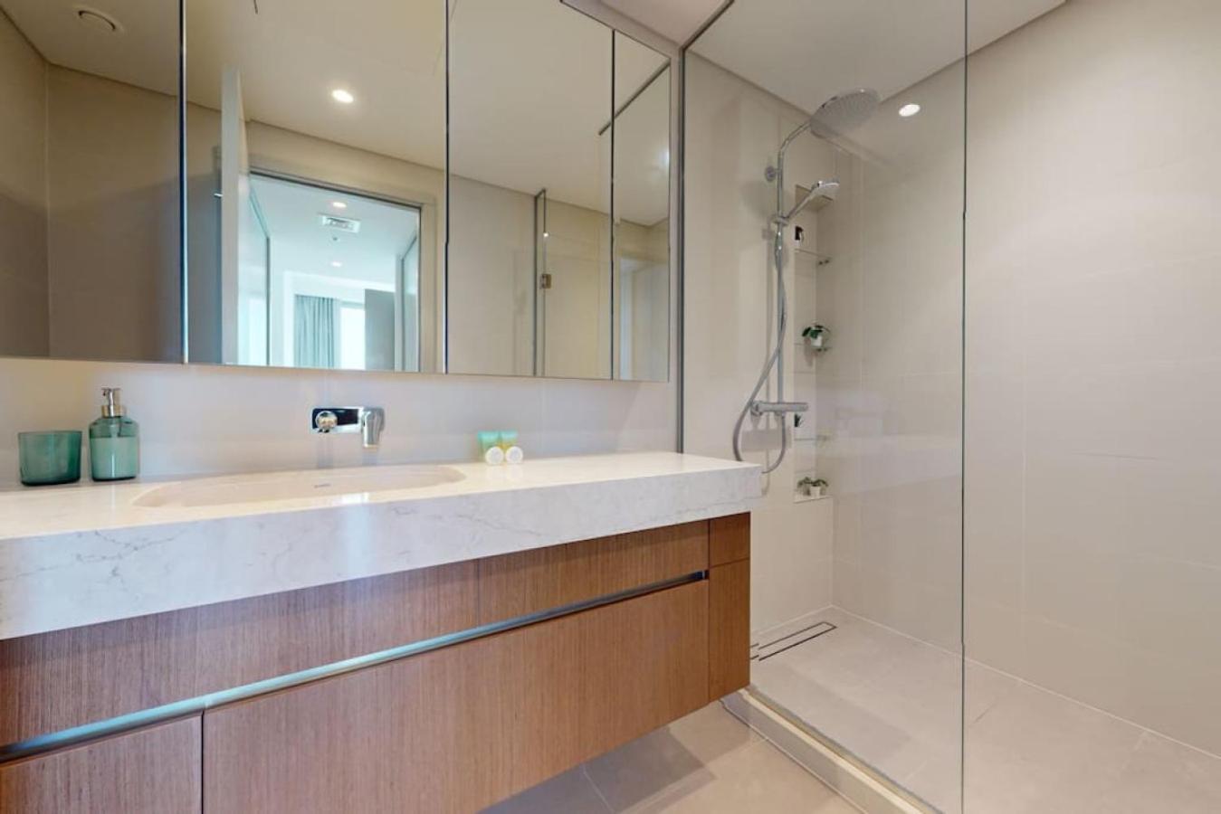Isle - Gorgeous One Bedroom Apartment *