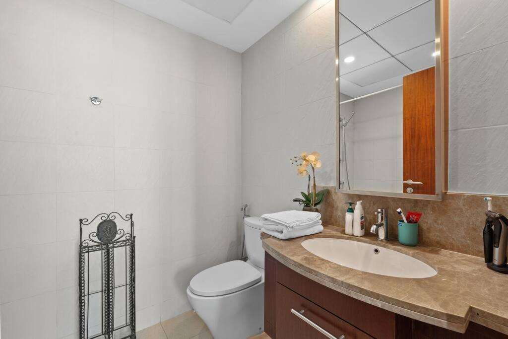 Stand Point Luxury Living In Downtown Apartment Dubai