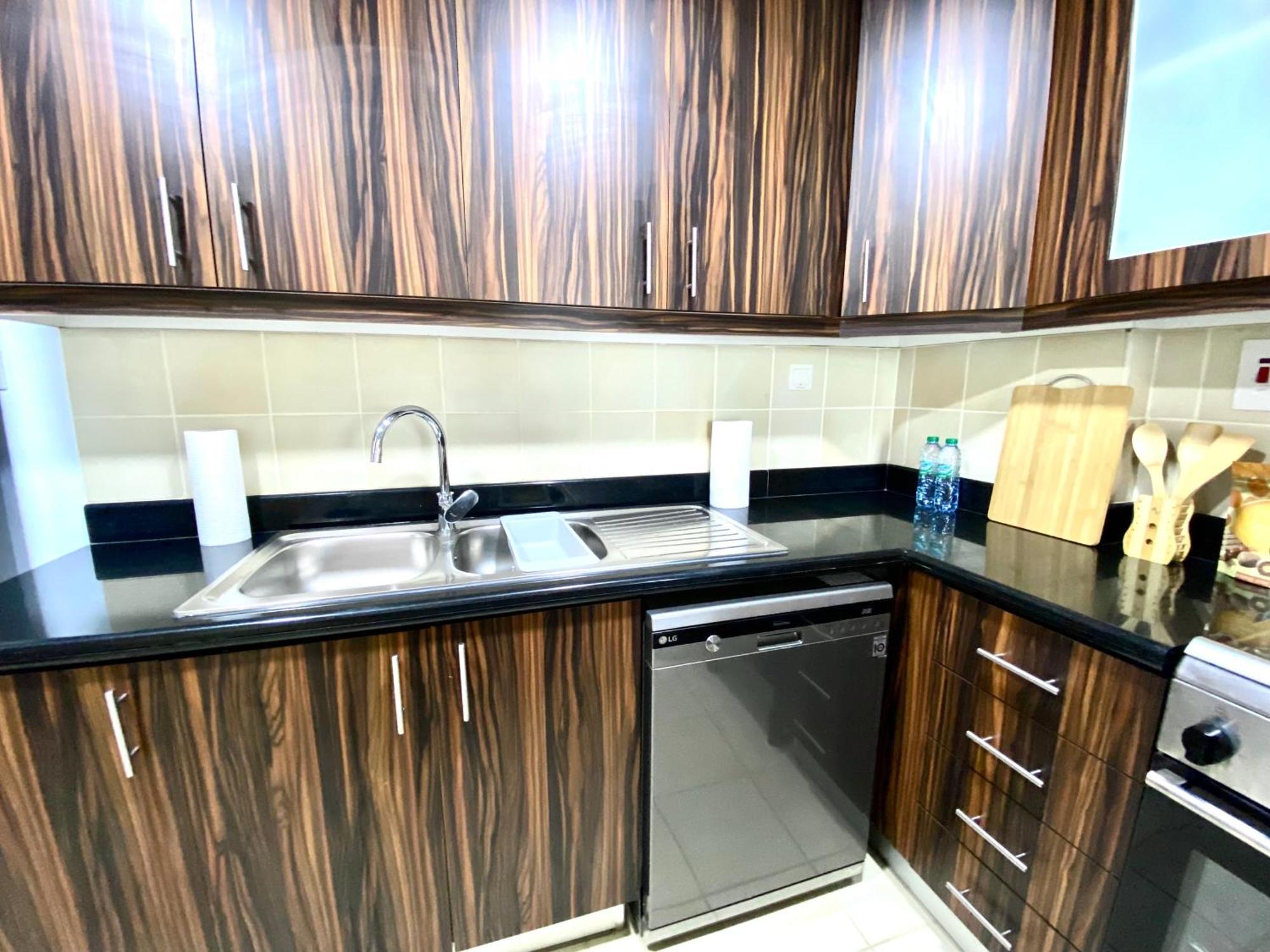 Jbr Full Sea View 2 Bedroom High Floor Apartment *