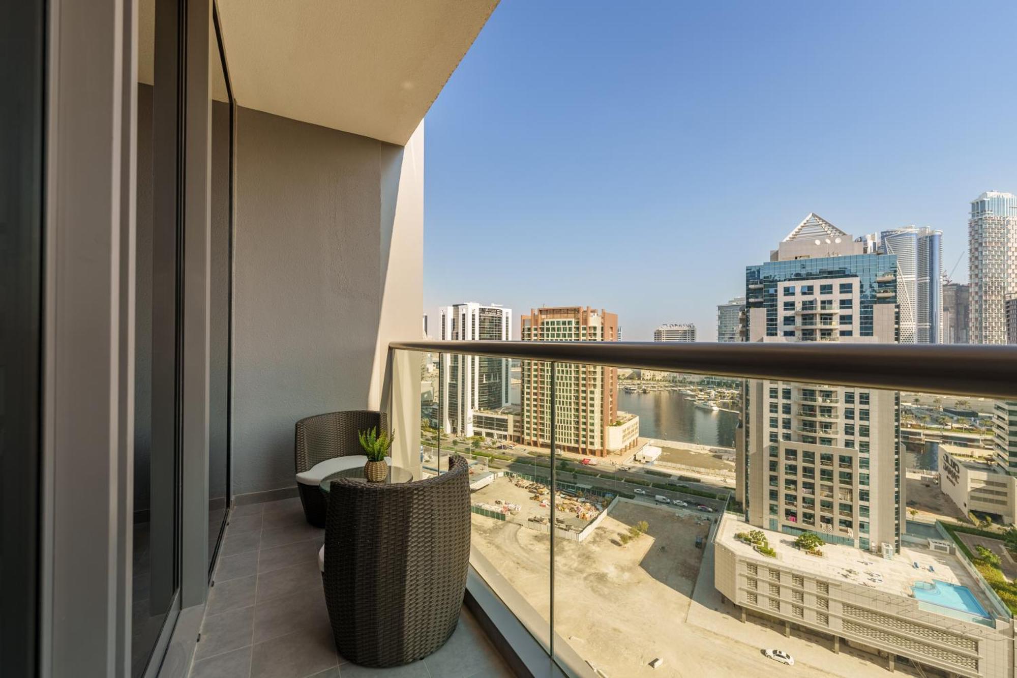 Business Bay Exquisite Living Experience-suiteable Dubai