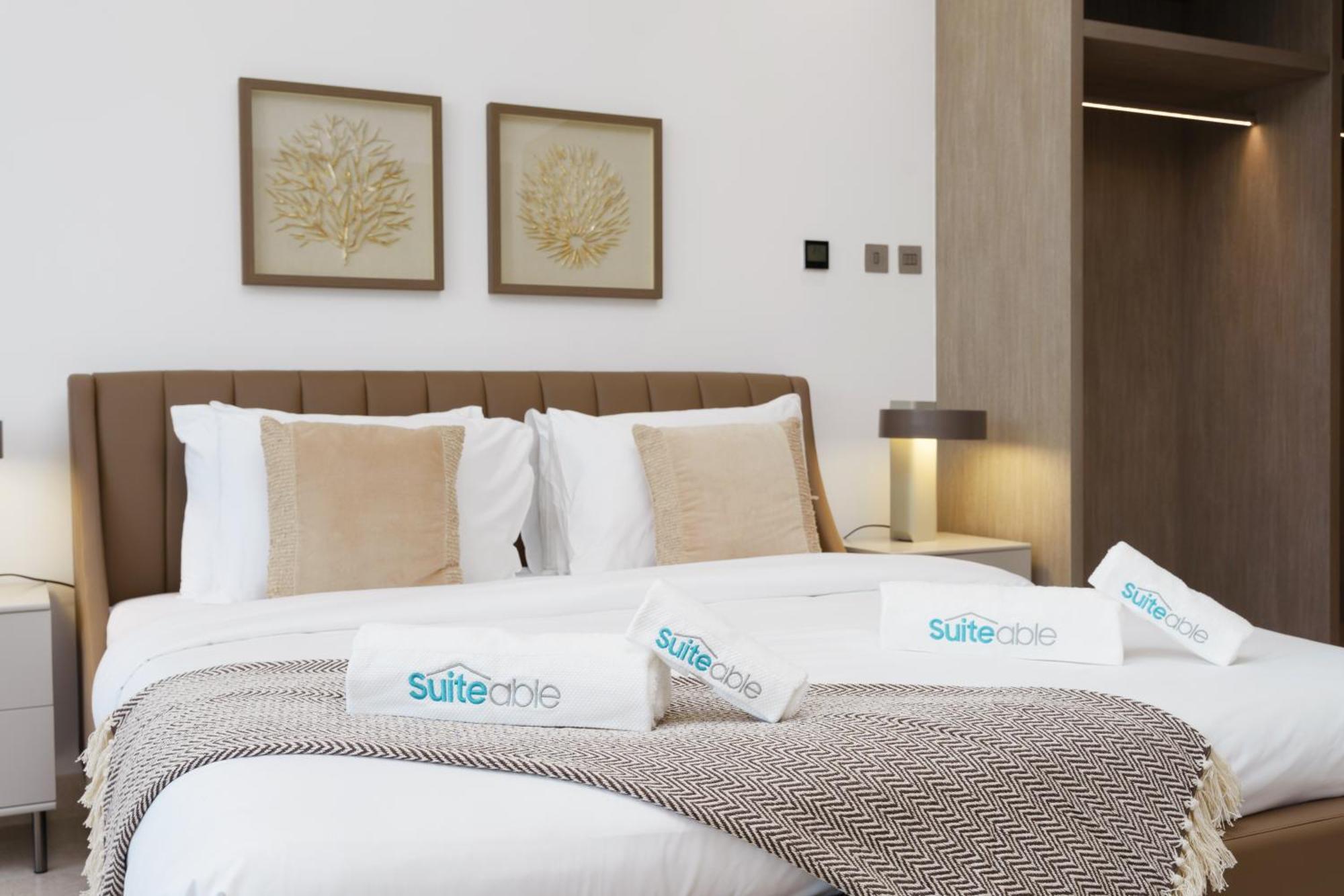 Business Bay Exquisite Living Experience-suiteable Apartment Dubai