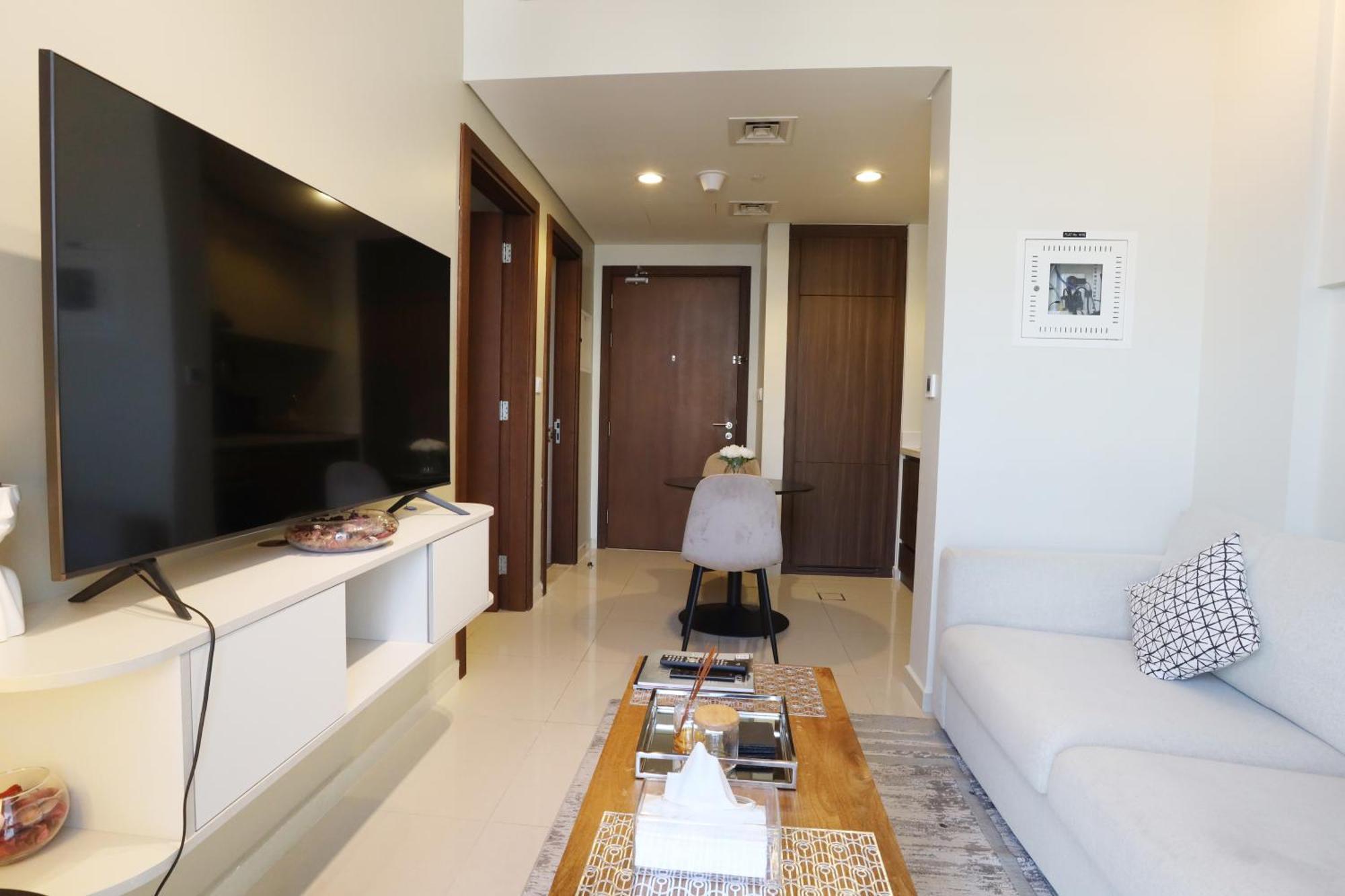 Brown Stone - & Canal View Reva * Dubai