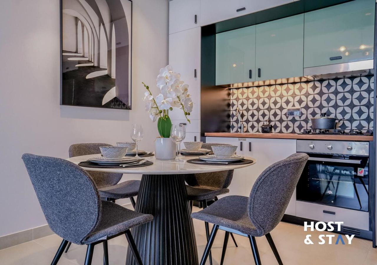 Modern 2br At Collective, Hills * Dubai