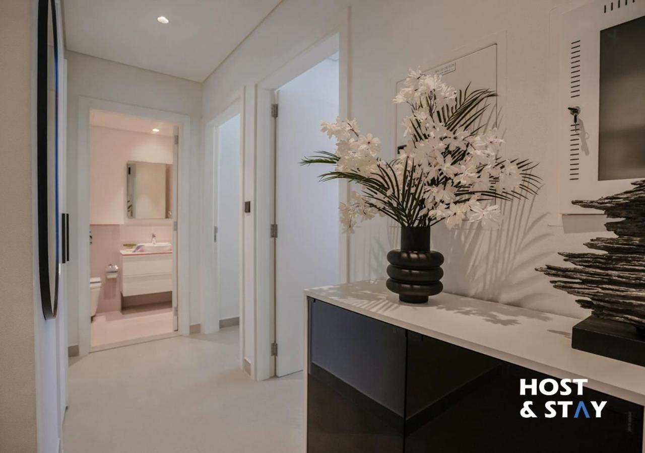 Modern 2br At Collective, Hills Apartment Dubai