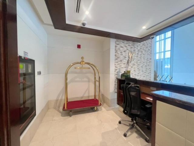 Chic Park At Mall With Pool, Gym, Squash Courts, Games & Mini Theatre!