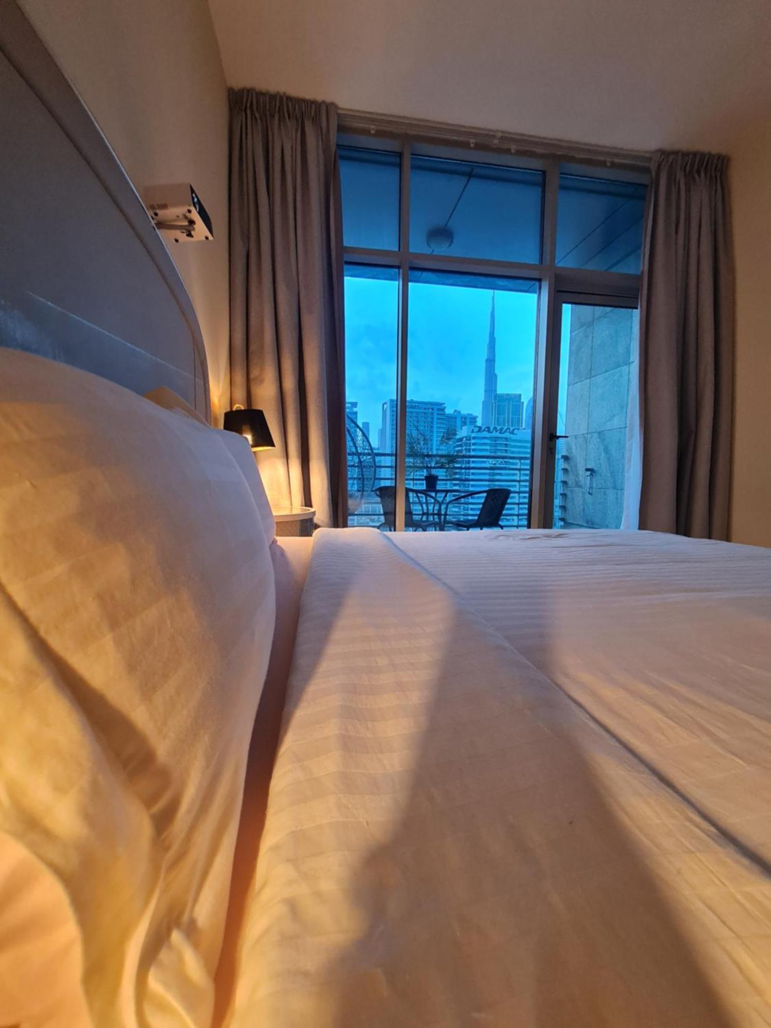 Big 1 Bedroom Direct Burj Khalifa And Canal View Apartment