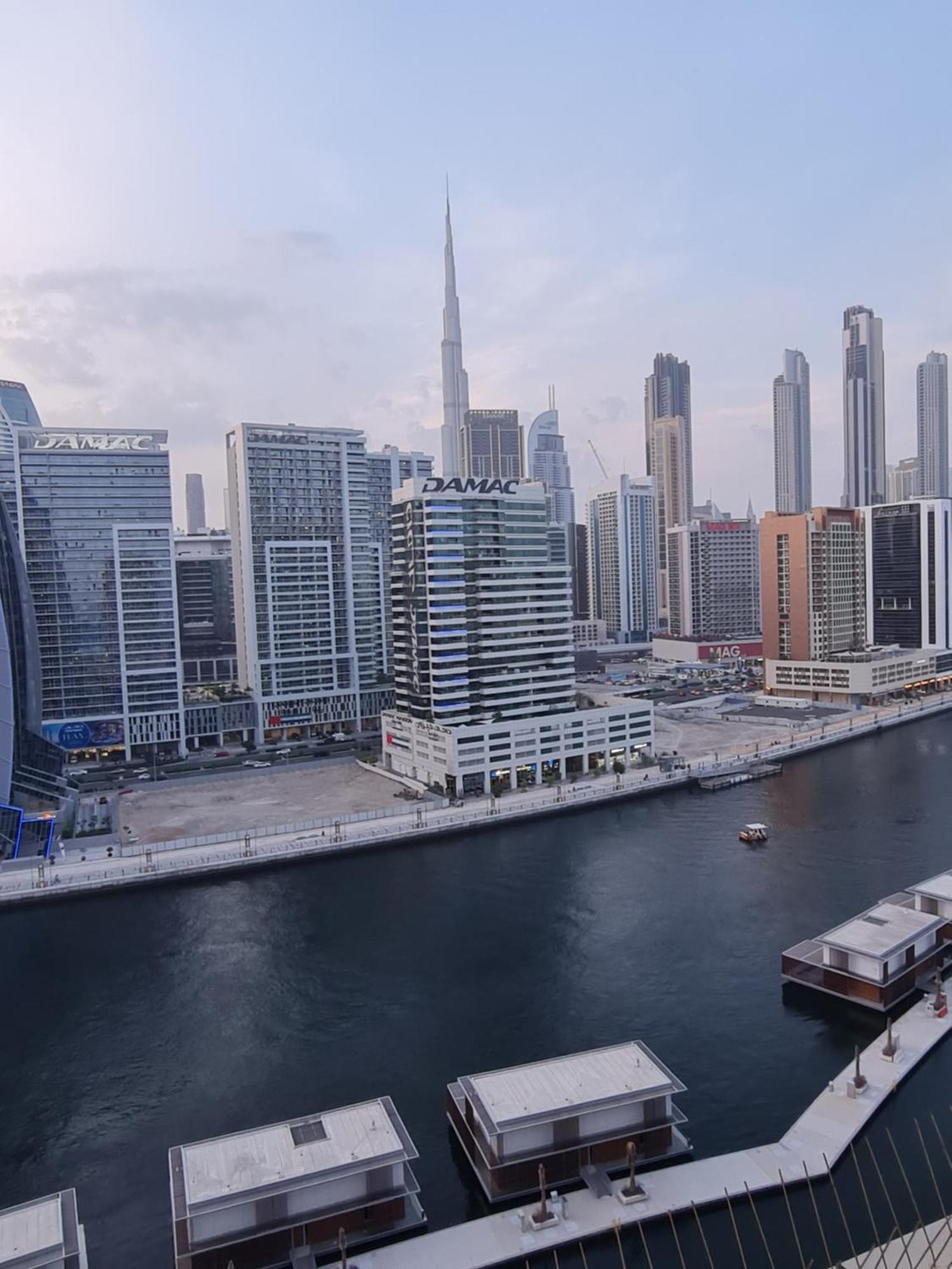 Big 1 Bedroom Direct Burj Khalifa And Canal View Apartment Dubai