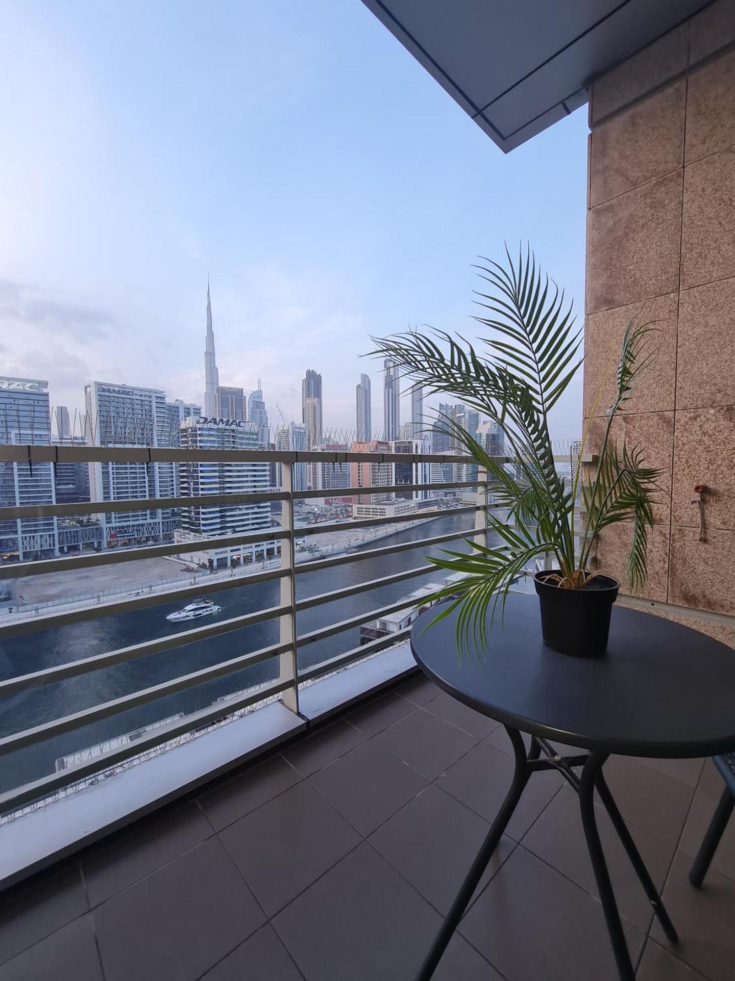 Big 1 Bedroom Direct Burj Khalifa And Canal View Dubai