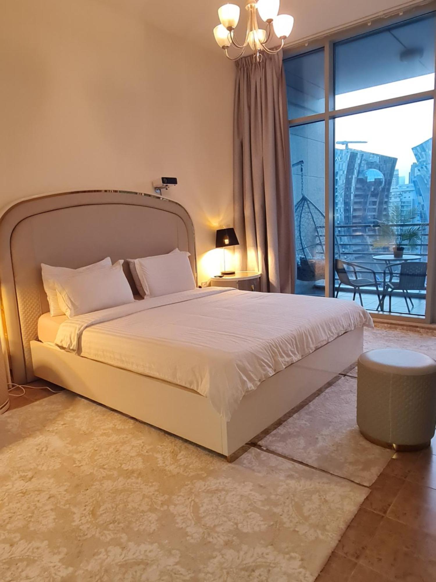 Big 1 Bedroom Direct Burj Khalifa And Canal View Apartment *