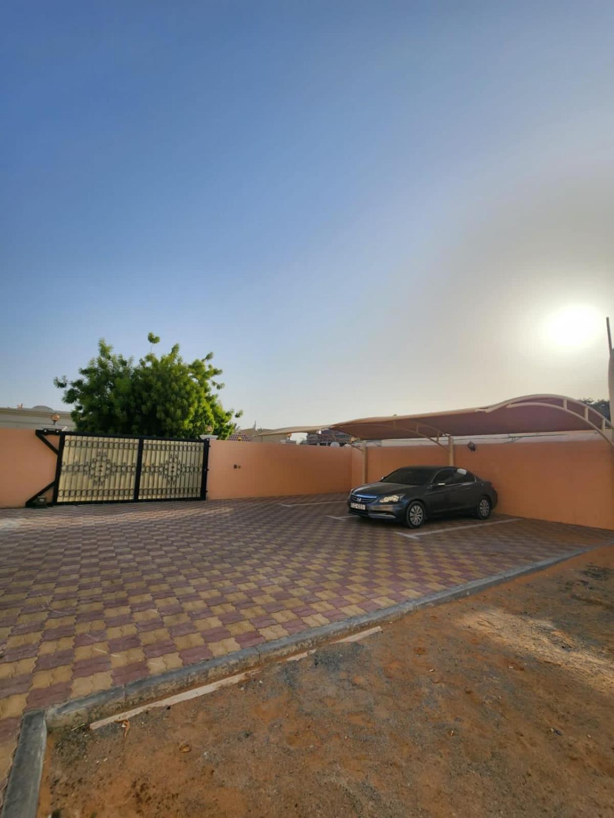 Guest house Couple With Attached Bathroom Dubai