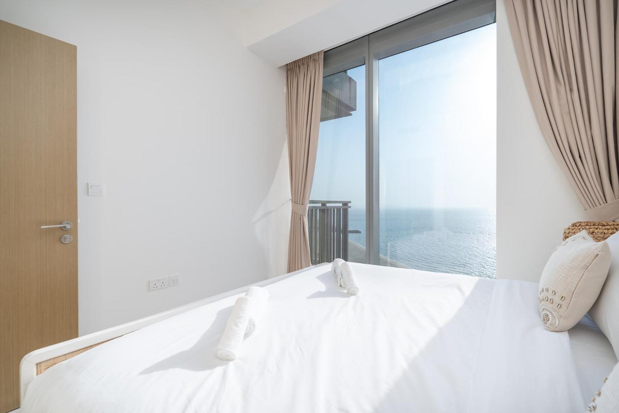 Apartment Blazing By The Seaside - Suiteable *