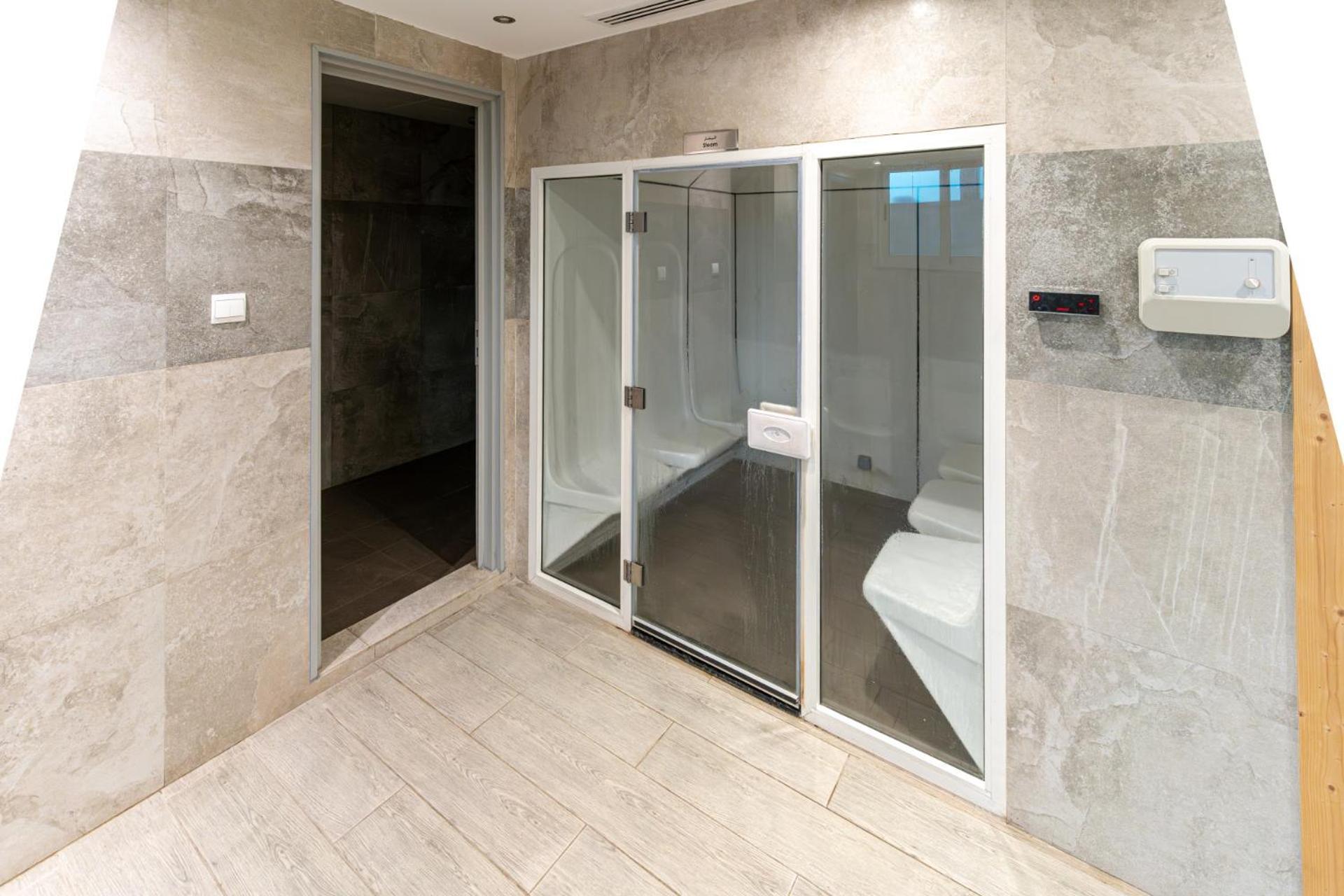 Apartment Group I Near Mall I Family Friendly *