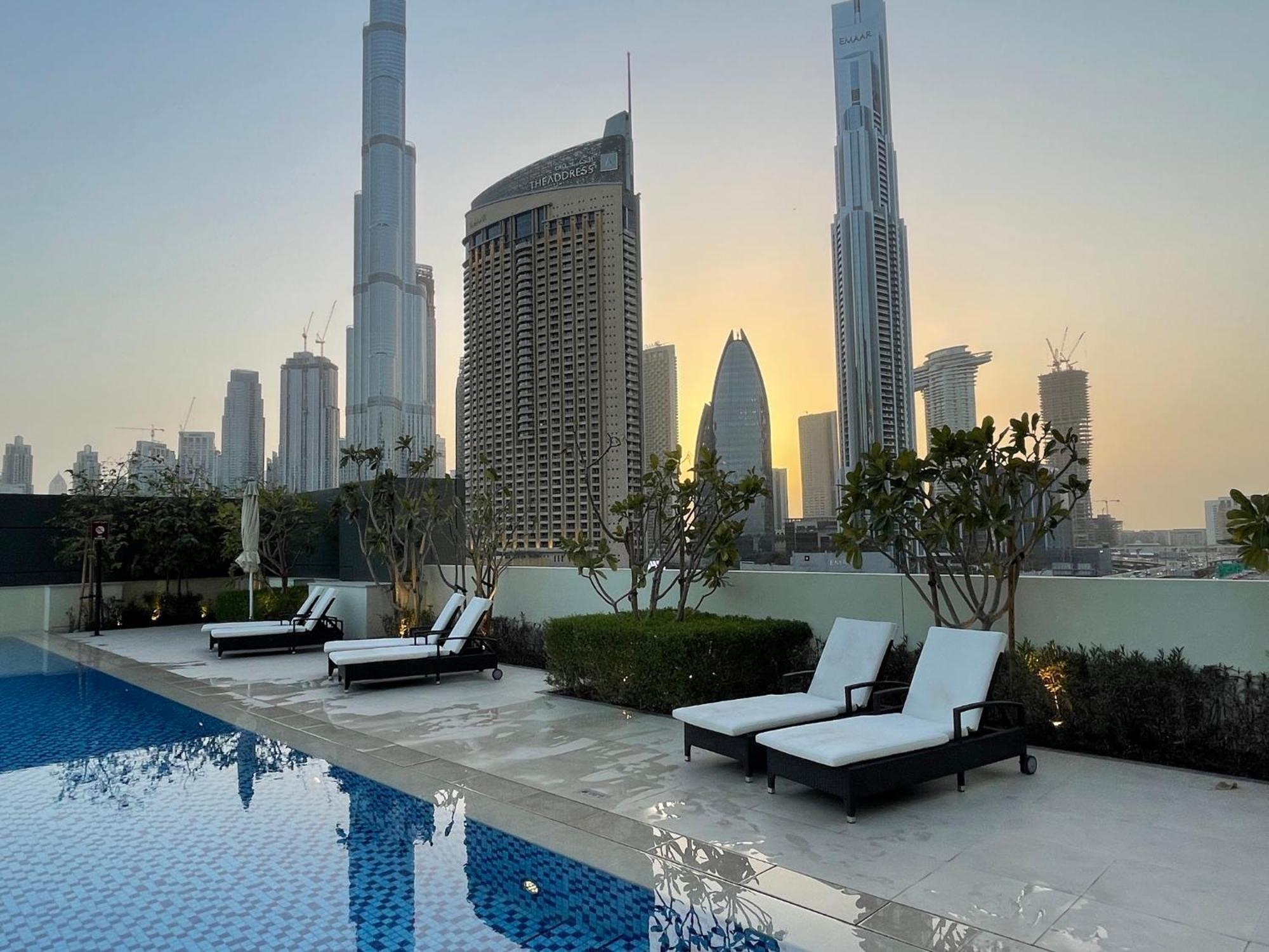 Apartment Ultimate Full Burj Khalifa & Downtown Views Designer Luxury High Floor Connected To Mall For 4 People *