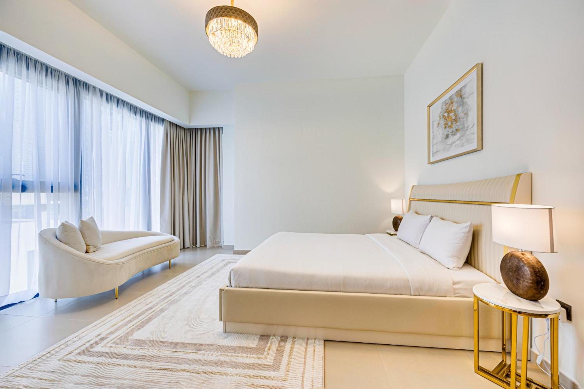 Bright New Near Burj Khalifa Apartment Dubai