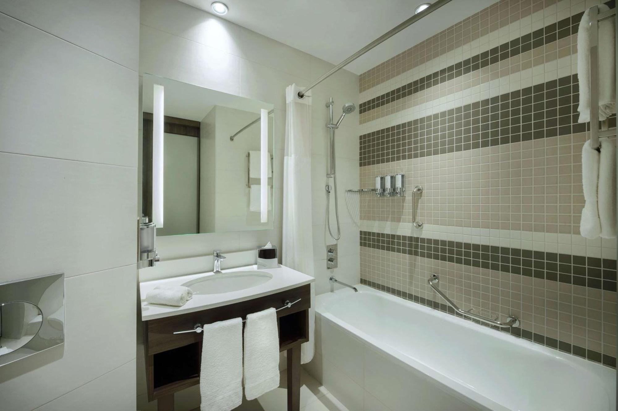 Hampton By Hilton Airport 3* Dubai